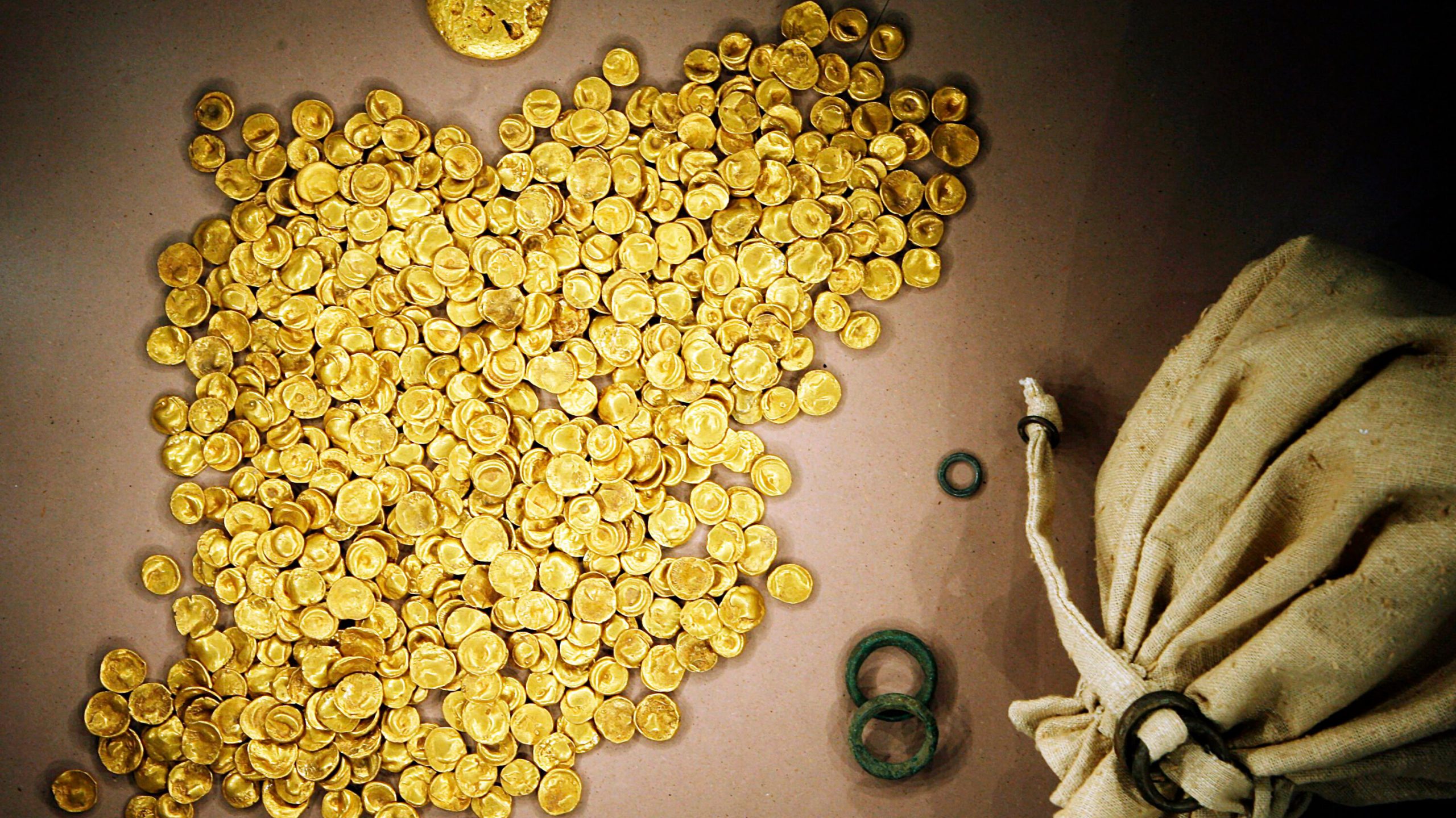  اسرع عملية سطو خلال 9 دقائق فقط! سرقة كنز من الذهب من متحف في ألمانيا وقيمته خيالية